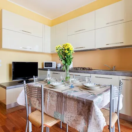 Savona District Terrace Flat ميلان